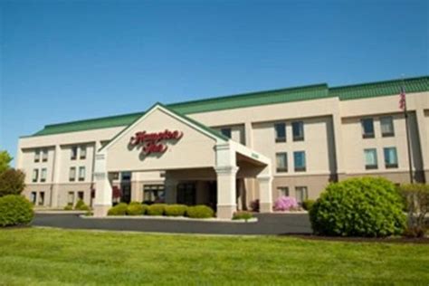 Hampton Inn Carbondale hotel near SIU maps .